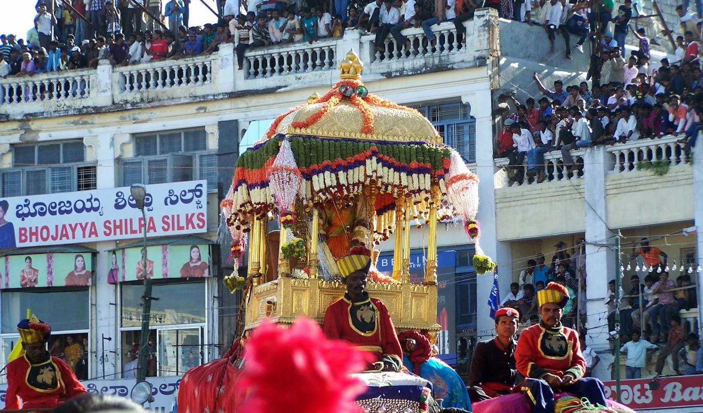 Balarama carries the golden howdah through the crowds, 2011.